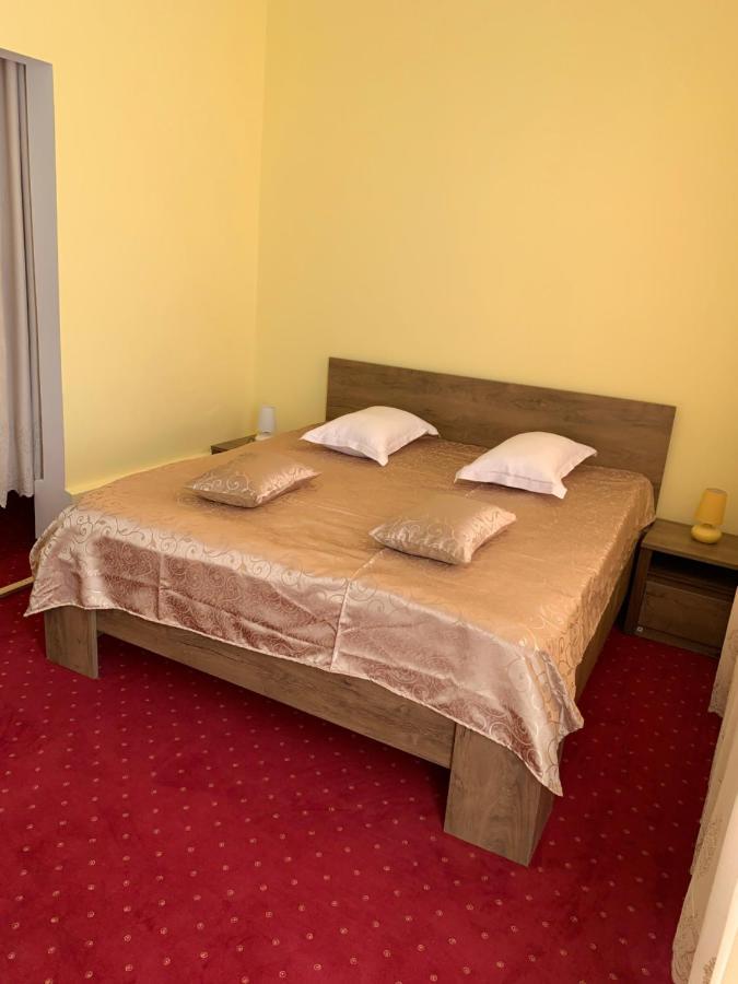 Hotel Rares 보토샤니 외부 사진
